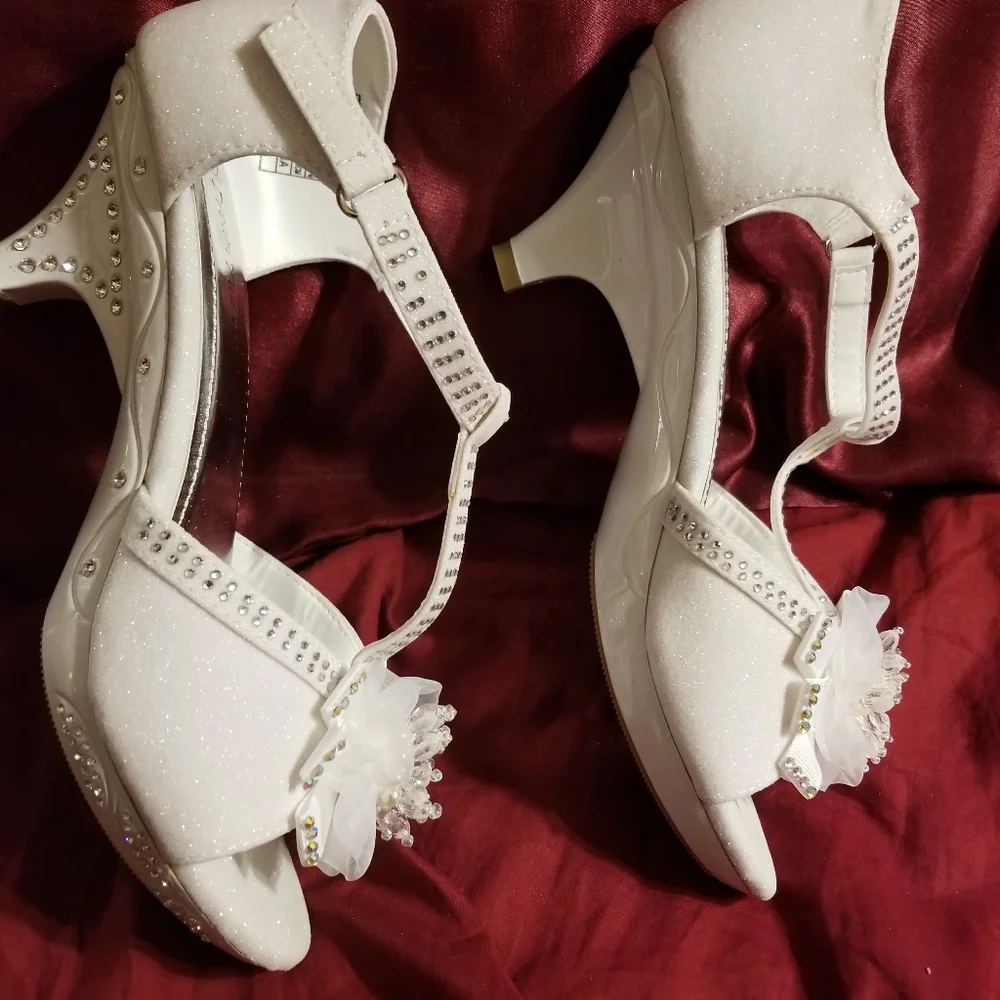NIB DREAM PAIRS GIRLS SANDALS LOW HEEL DRESS PUMP ANKLE T STRAP FLOWER SHOES